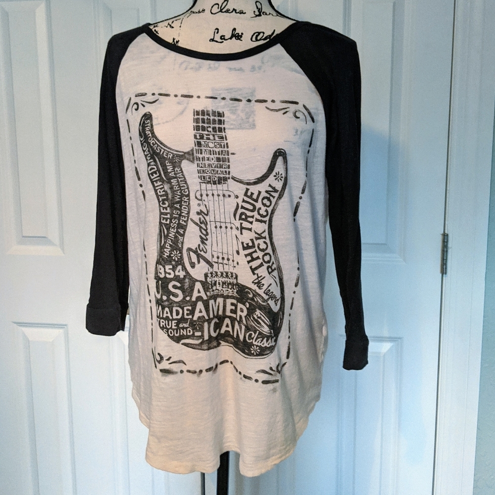 LUCKY Brand Fender Guitar Mid Sleeve T Shi…
